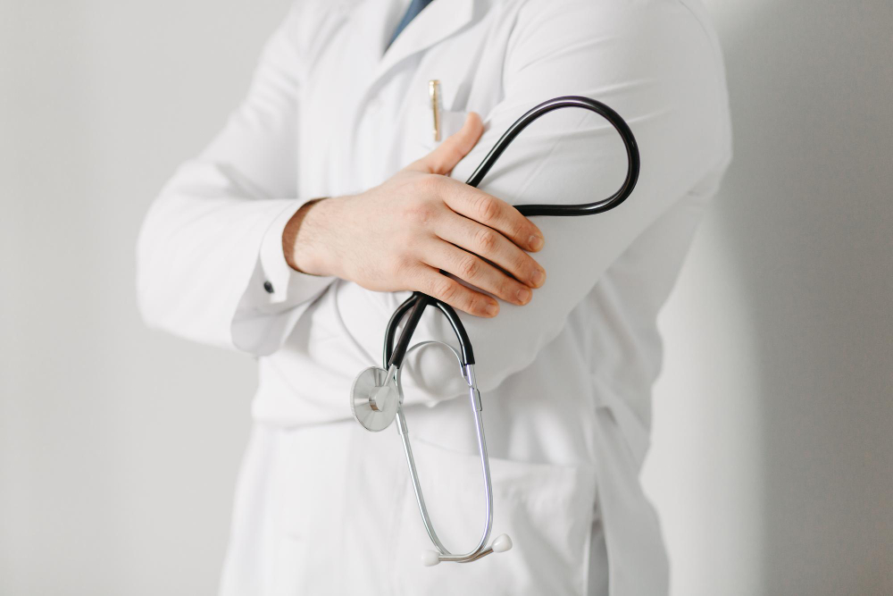Médicos contestam na Justiça resolução do CFM que exige uso da expressão ‘não especialista’