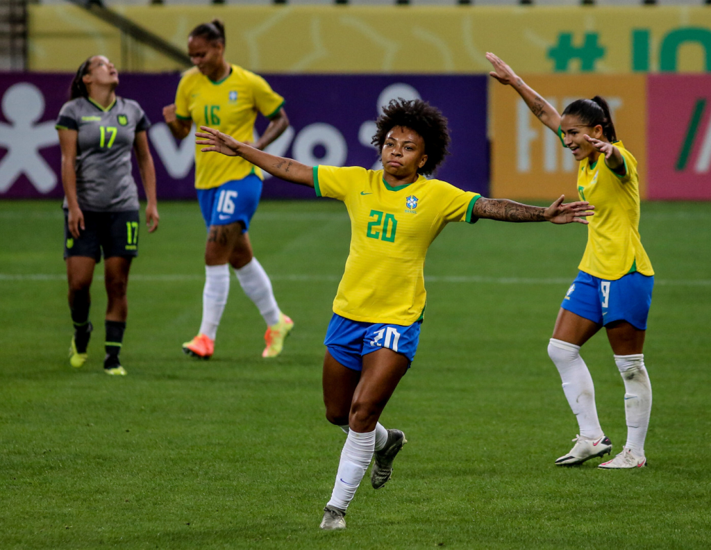 De uniforme novo, seleção feminina goleia Equador por 6 a 0 em amistoso