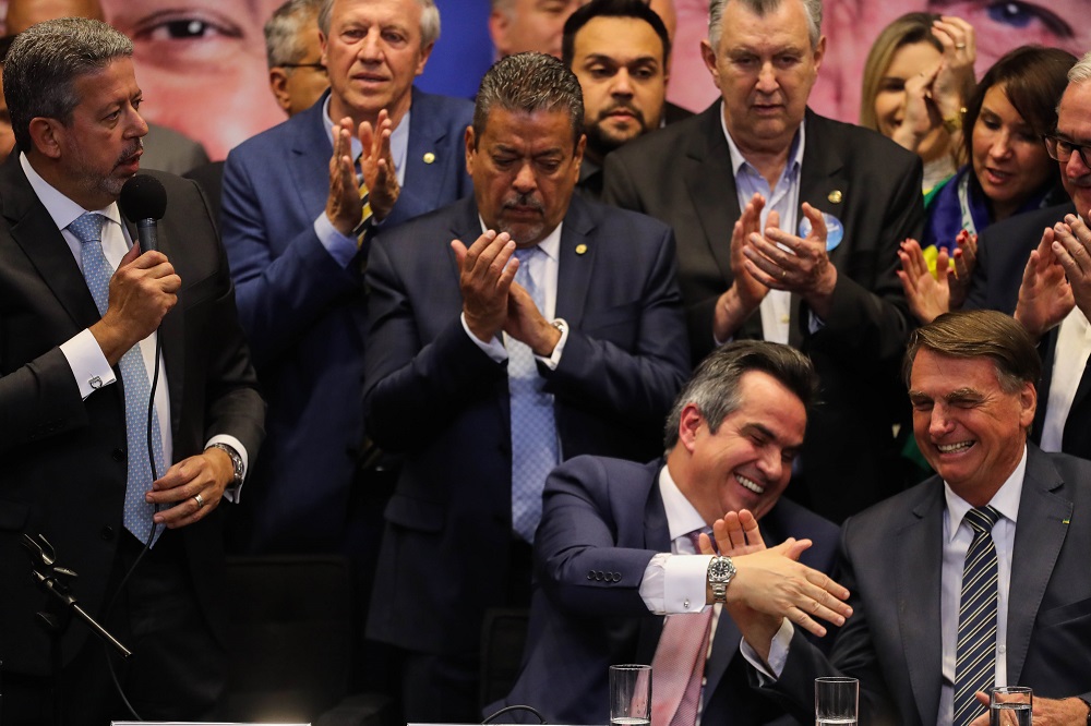 Bolsonaro celebra casamento com o PP e diz que ‘não precisa de cartinha’ para defender democracia
