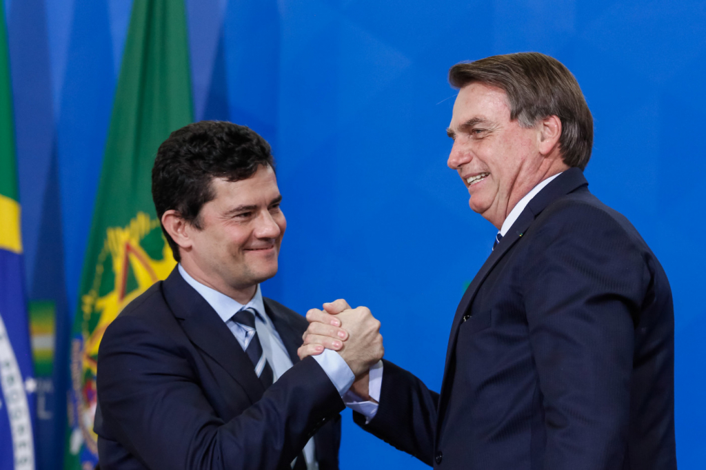 Bolsonaro lembra facada e caso Celso Daniel em mensagem de solidariedade a Moro