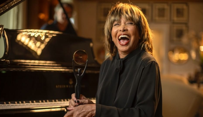 Relembre os principais sucessos que marcaram gerações da carreira de Tina Turner; veja os vídeos