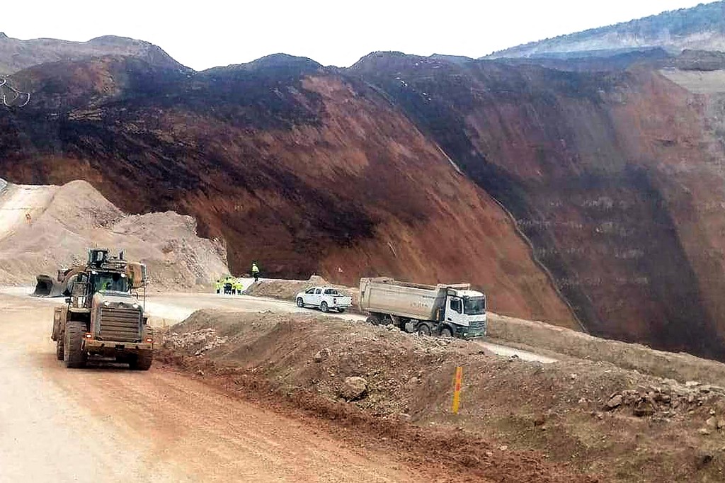 Deslizamento de terra em mina de ouro deixa nove pessoas presas na Turquia