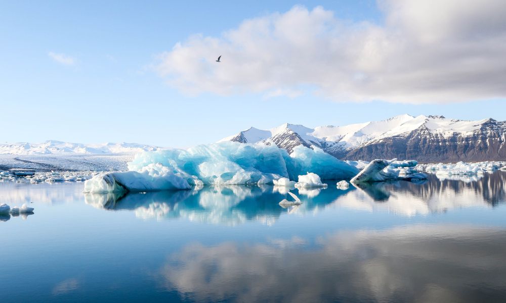 Temperatura do Ártico sobe 10º C e derrete geleira de ilha na Groenlândia