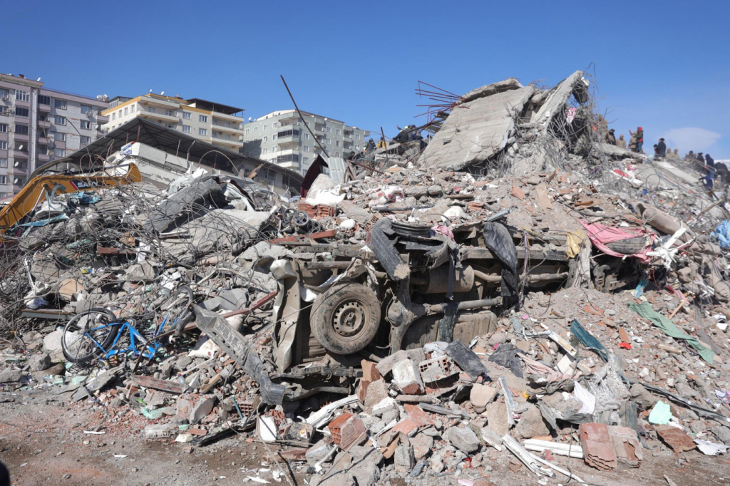 Número de mortos em terremoto na Turquia e Síria ultrapassa os 41 mil