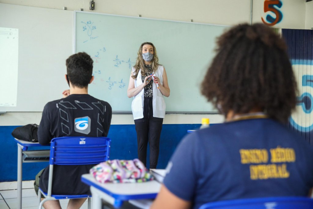 Governo de SP promete aumentar em 50% escolas de tempo integral