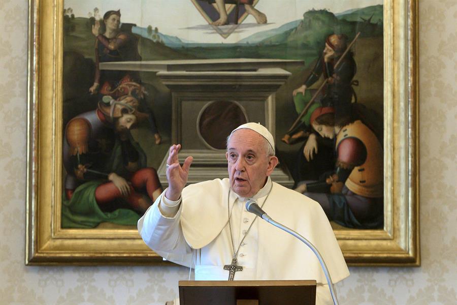 Papa Francisco pede oração para 317 meninas sequestradas na Nigéria