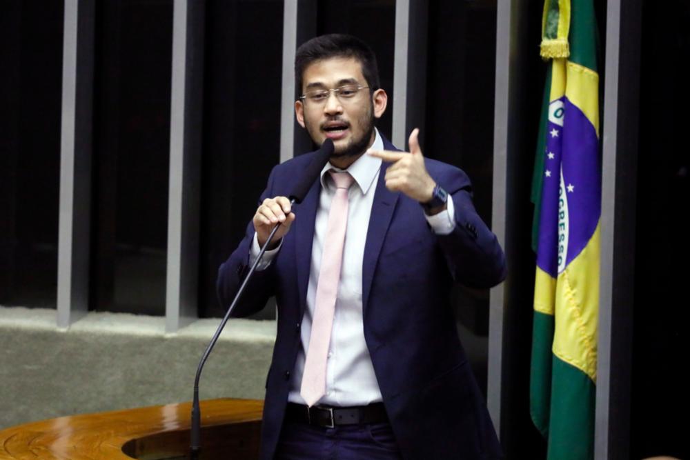 ‘Corrupto, quadrilheiro e vagabundo’, diz Kataguiri sobre Bolsonaro e o filho