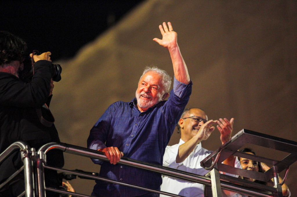 ‘Foi a guerra mais difícil que enfrentei’, diz Lula emocionado a apoiadores na av. Paulista