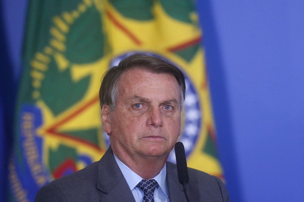 Vamos apresentar provas de que Aécio venceu as eleições de 2014, diz Bolsonaro