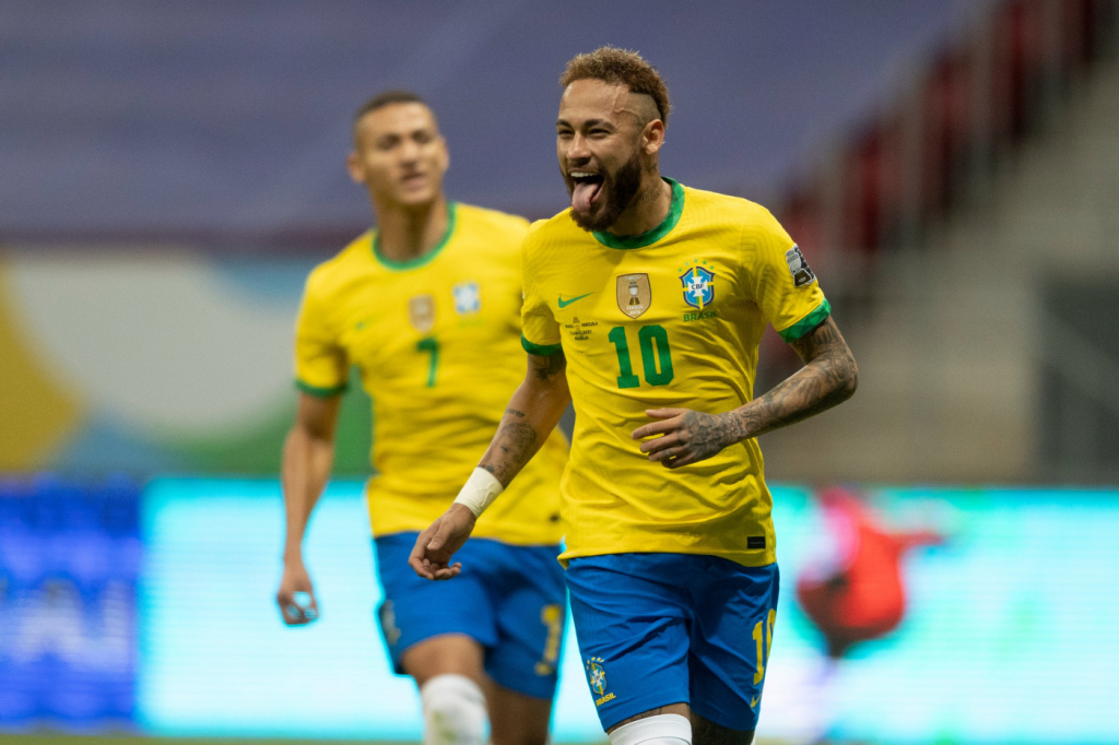 Neymar busca apagar fama de cai-cai e vencer Mundial para se consolidar como ídolo do Brasil