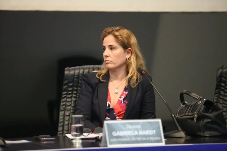 Urgente: Juíza Gabriela Hardt deixa Lava Jato em Curitiba