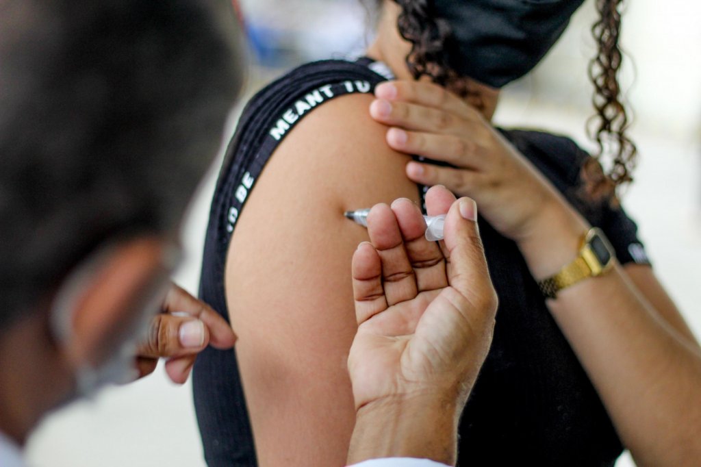 São Paulo anuncia vacinação de pessoas com 25 anos na sexta-feira