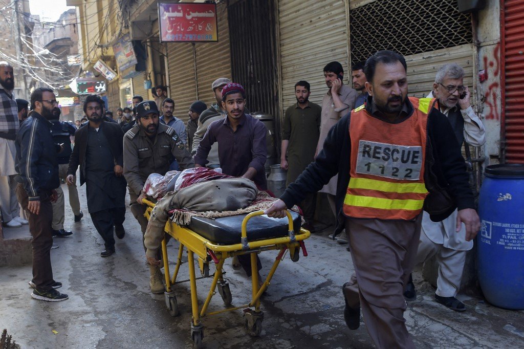 Atentado do Estado Islâmico contra mesquita no Paquistão deixa ao menos 56 mortos