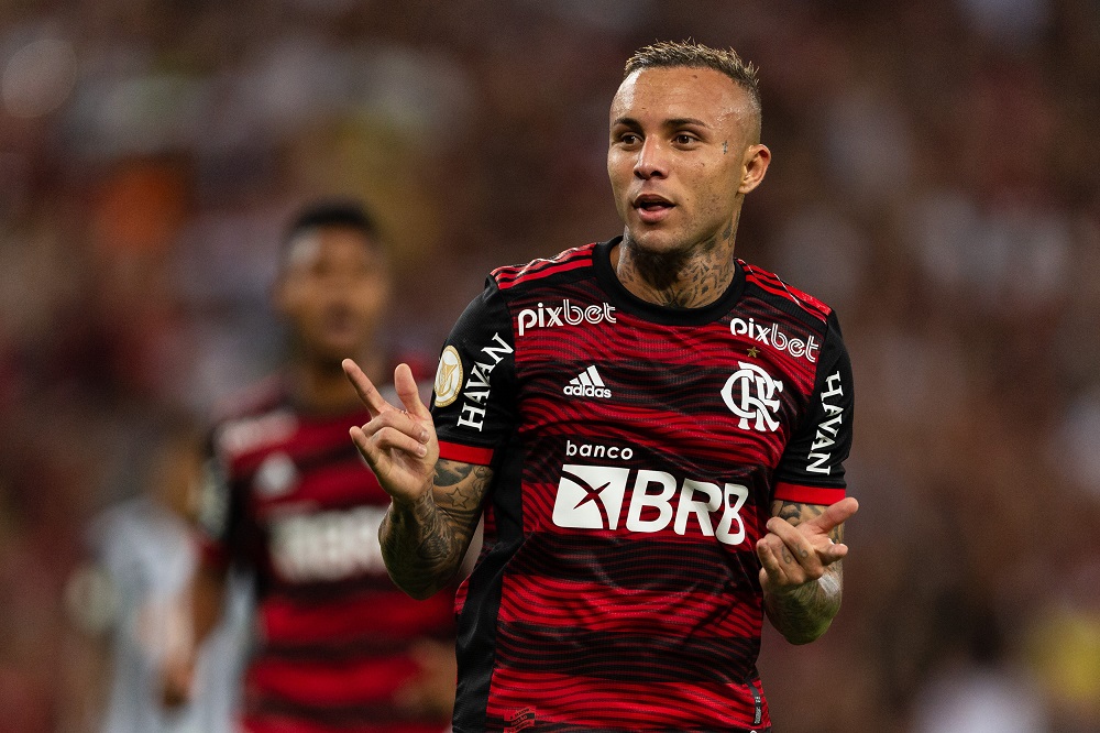 Cebolinha marca e Flamengo vence o Atlético-MG no Maracanã