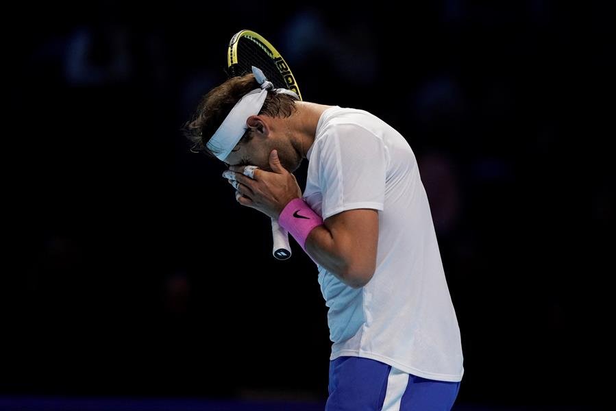 Rafael Nadal anuncia lesão na costela e para de competir por até seis semanas 
