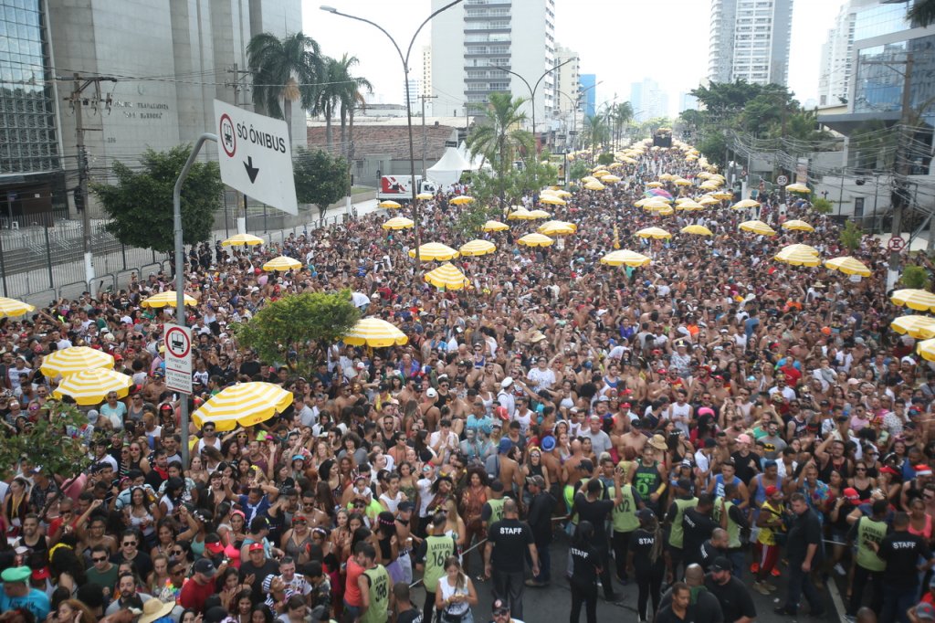 Em meio ao crescimento de casos da Covid-19, São Paulo aprova desfiles de 696 blocos para o Carnaval