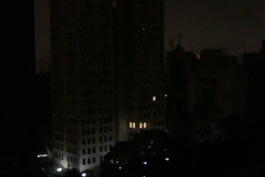 Apagão atinge bairros da cidade de São Paulo durante a madrugada