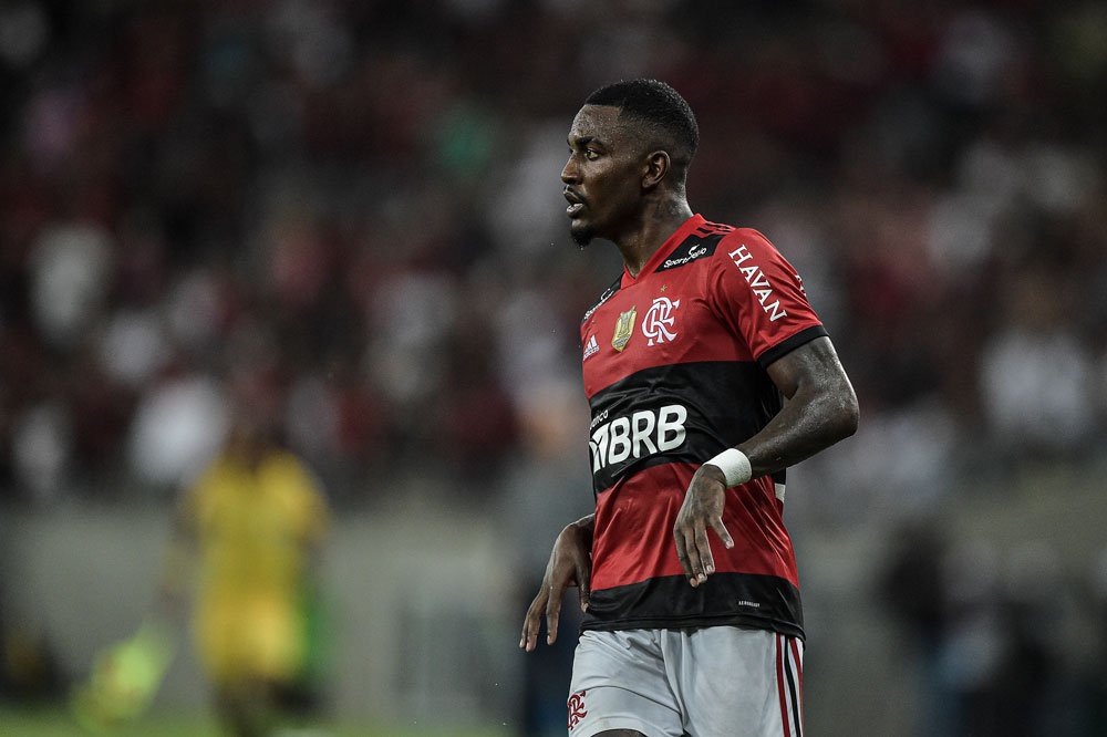 Ministério Público avalia se denuncia jogador do Flamengo por morte de entregador em acidente