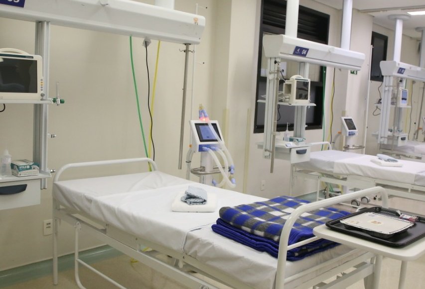 Em meio a alta de mortes por Covid-19, São Paulo inaugura hospital de campanha