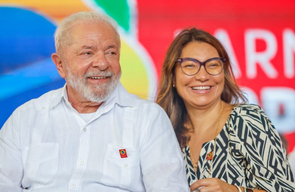 Maioria aprova participação de Janja nas viagens e reuniões de Lula