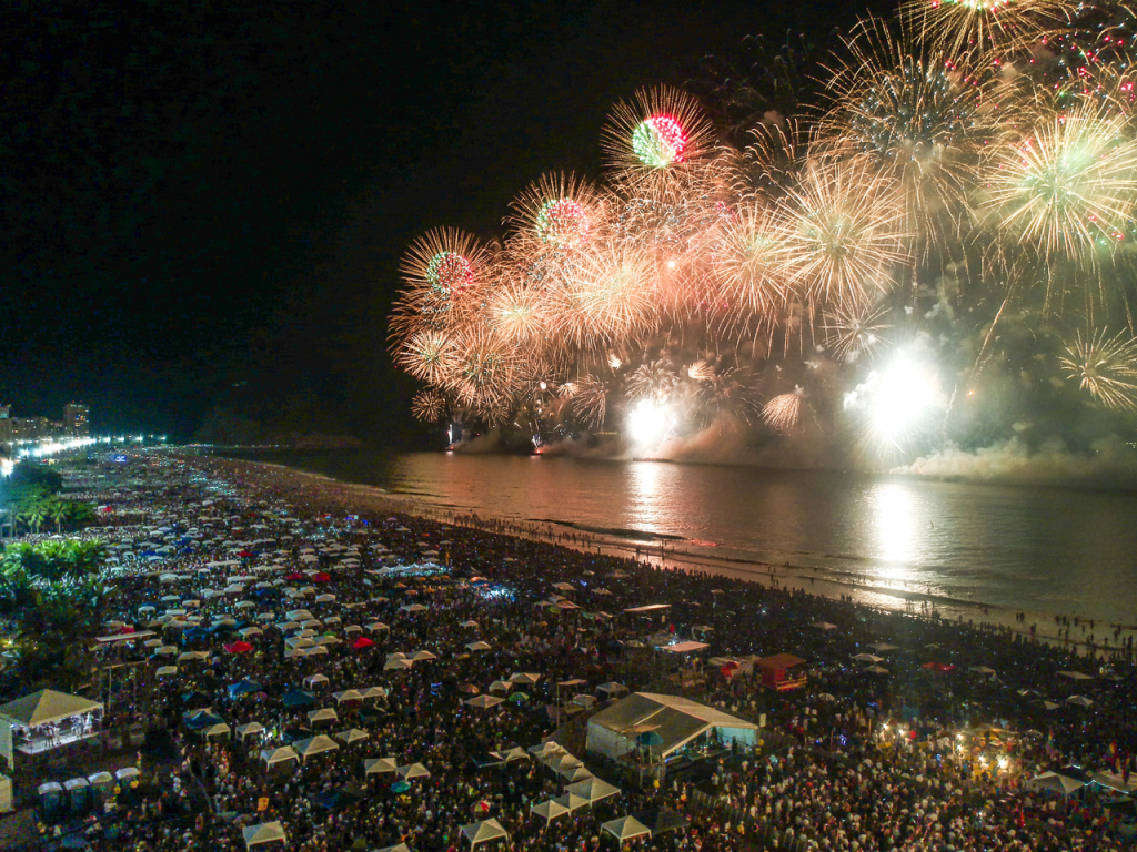 Rio de Janeiro decide fechar Copacabana no Réveillon para evitar aglomeração