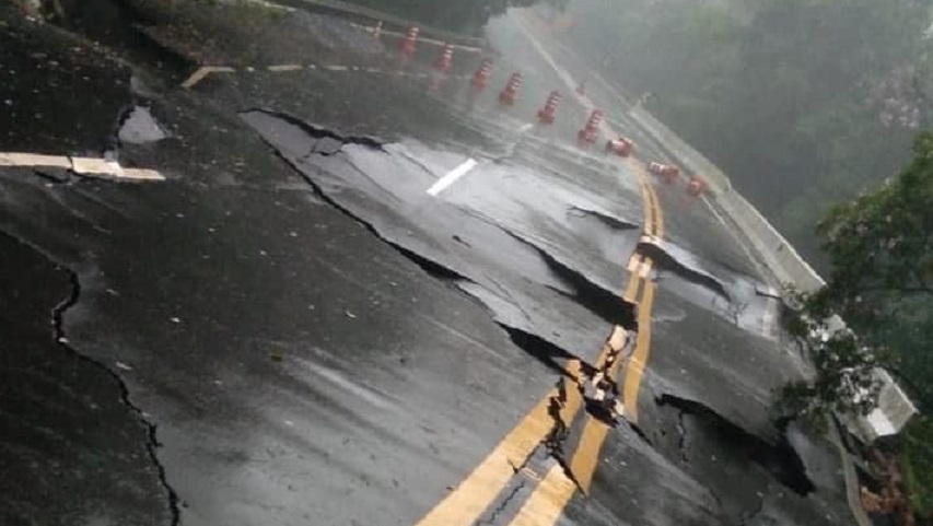 Rodovia Mogi-Bertioga é interditada após asfalto ceder devido às chuvas