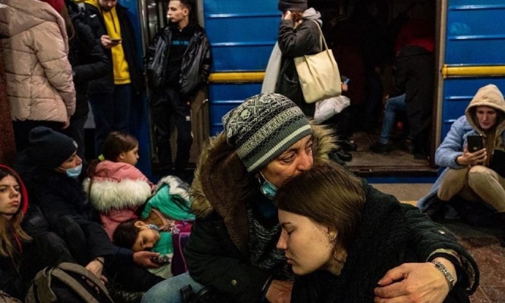 Cinco milhões de pessoas fugiram da Ucrânia desde o início da guerra, afirma ONU