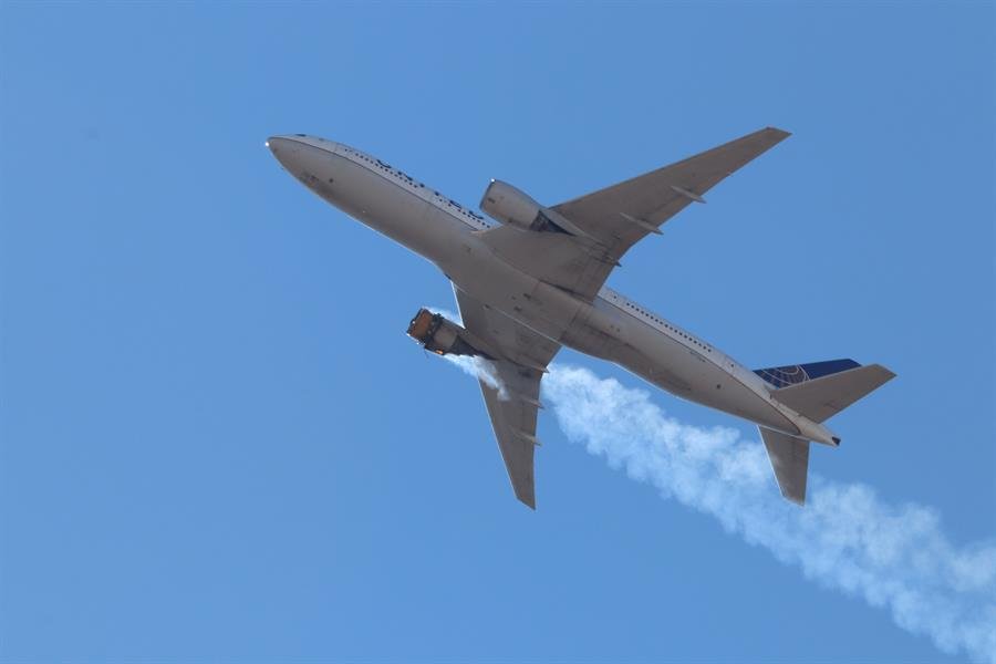 Após incidente nos EUA, Boeing recomenda suspensão de voos do modelo 777
