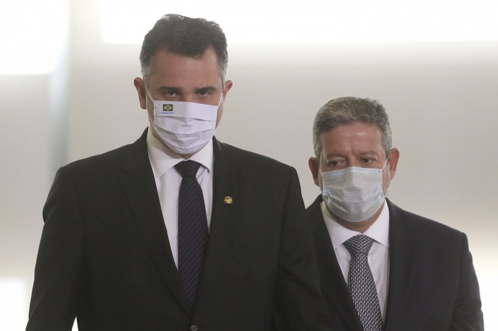 Lira e Pacheco anunciam acordo para promulgar partes comuns da PEC dos Precatórios