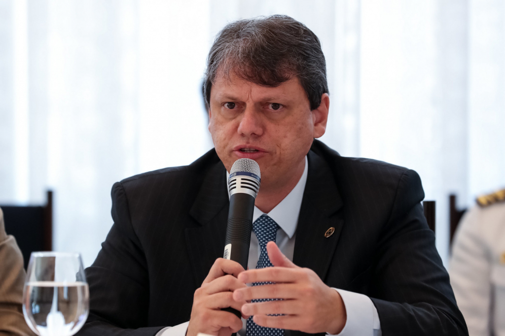 Tarcísio critica MST e defende que movimento seja ‘banido do Brasil’