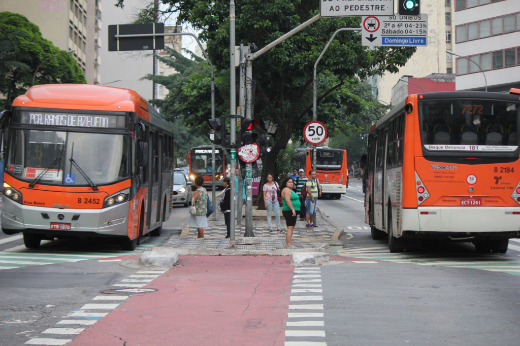 Ônibus em São Paulo estão 50% menos poluentes do que há cinco anos