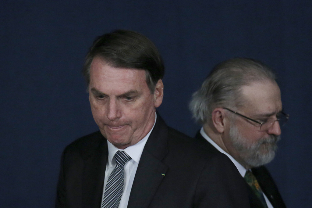 Mais de 40 procuradores pedem a Aras investigação de Bolsonaro por falas contra urnas