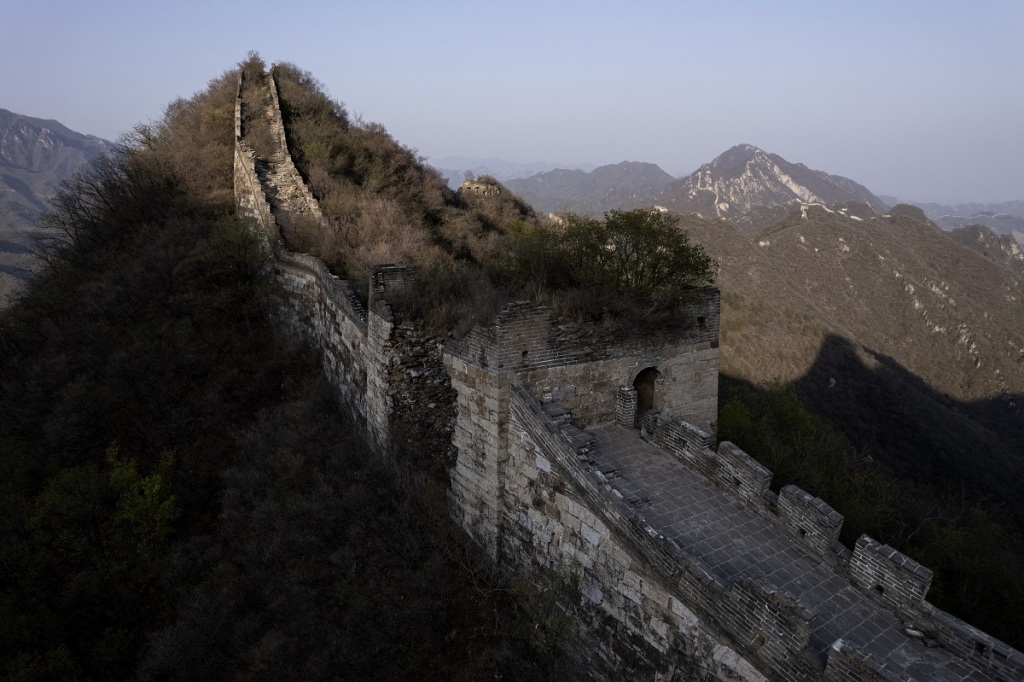 Homens são presos após abrirem buraco na Grande Muralha da China