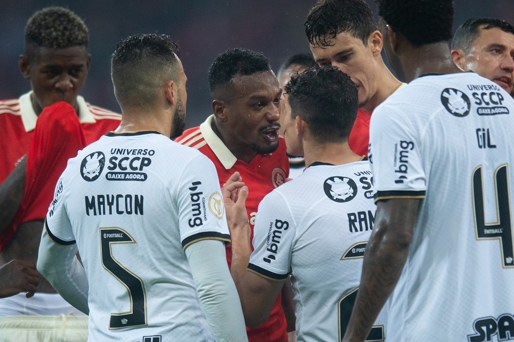 Veja o que Edenilson, Rafael Ramos, Inter e Corinthians falaram sobre suposto caso de racismo no Beira-Rio