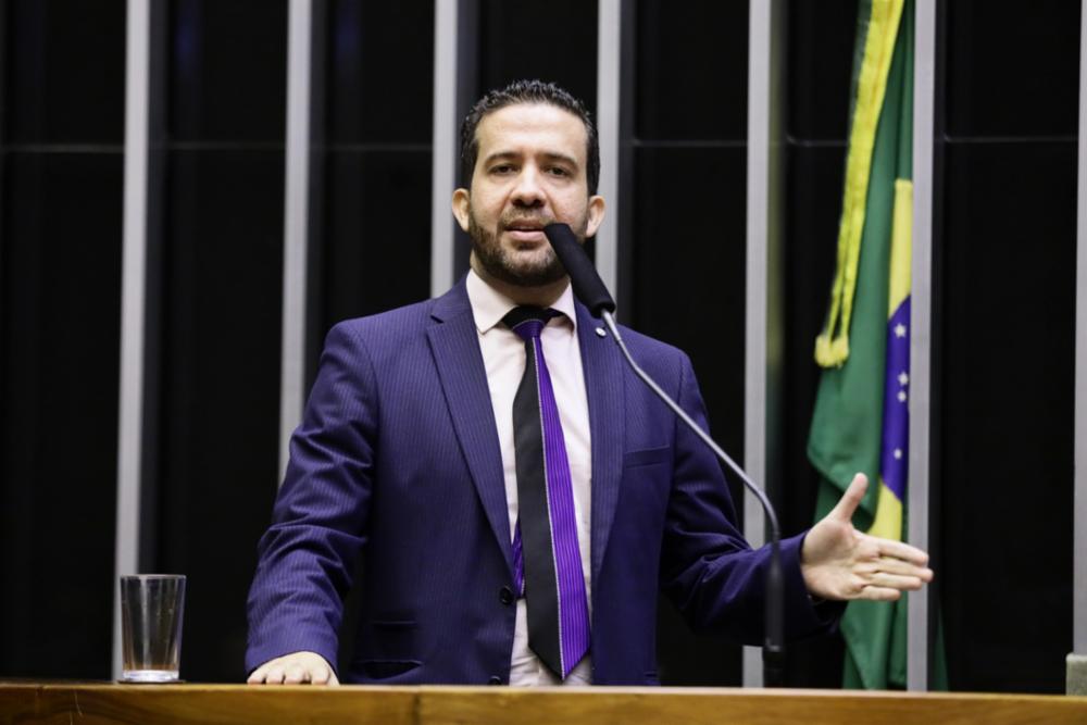 Janones e Bivar sinalizam desistência e apoio a Lula; Ciro diz que essa é última eleição