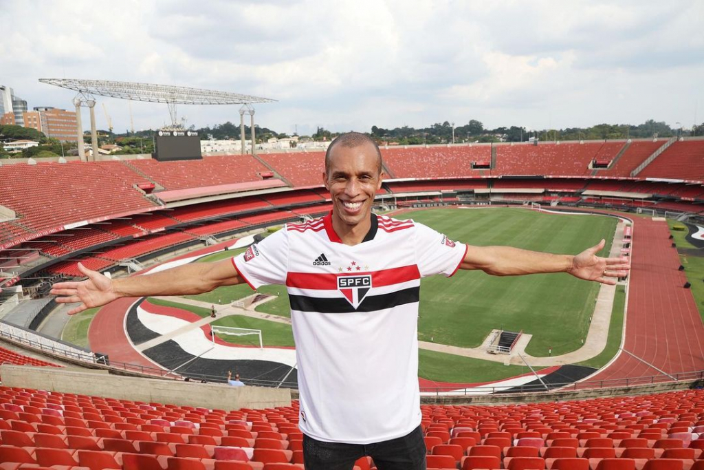 Miranda, ex-São Paulo e seleção brasileira, anuncia aposentadoria do futebol