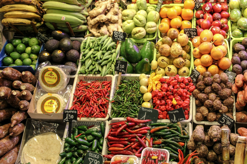 Um em cada quatro alimentos de origem vegetal tem agrotóxicos não autorizados ou resíduos acima do limite, diz Anvisa