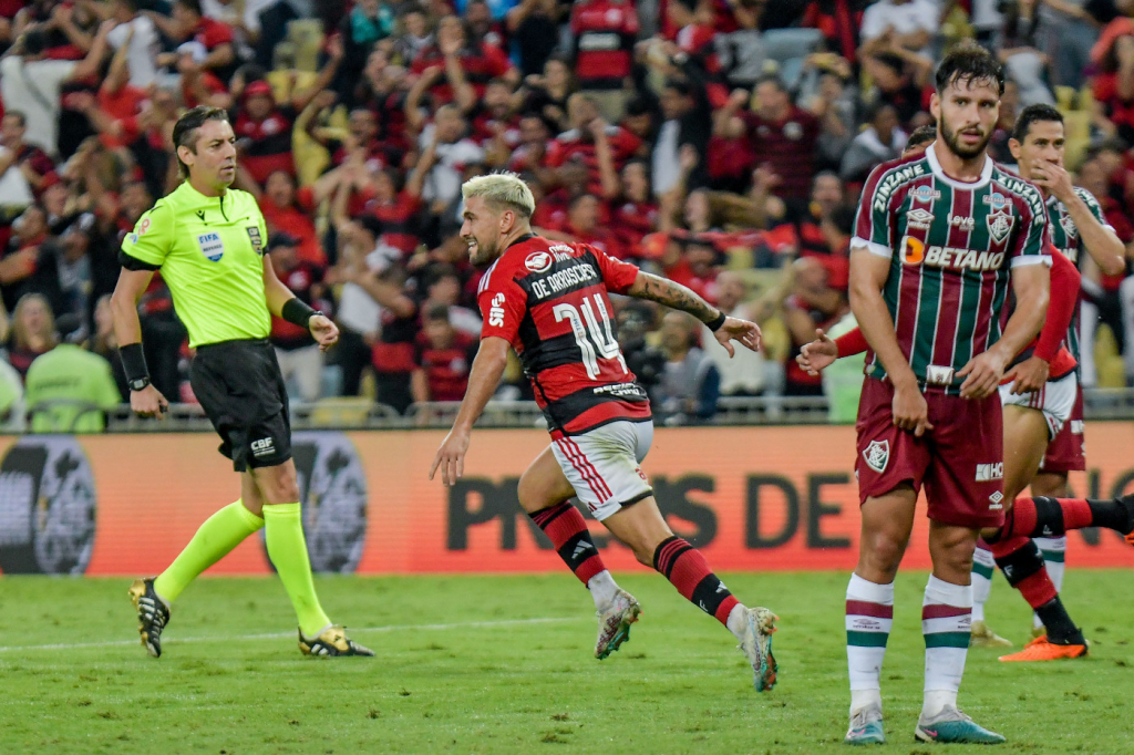 Flamengo vence clássico contra o Fluminense e se classifica às quartas da Copa do Brasil