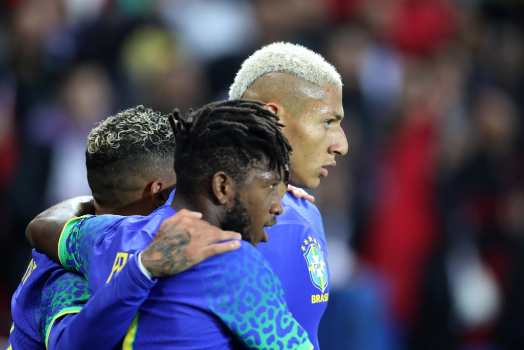 Premier League e Tottenham condenam racismo contra Richarlison em Brasil x Tunísia 