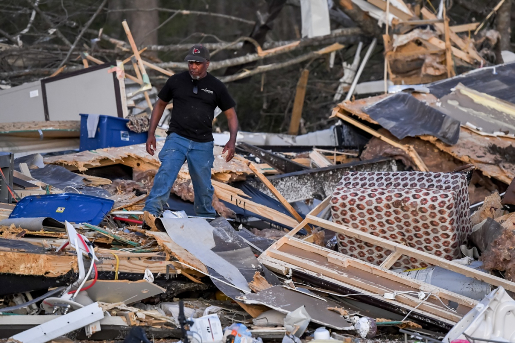 Número de mortos por fortes tornados nos Estados Unidos sobe para 26
