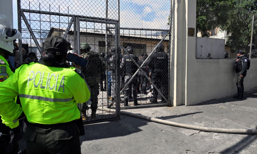 Megarrebelião no Equador: detentos mantêm 57 guardas reféns em seis presídios