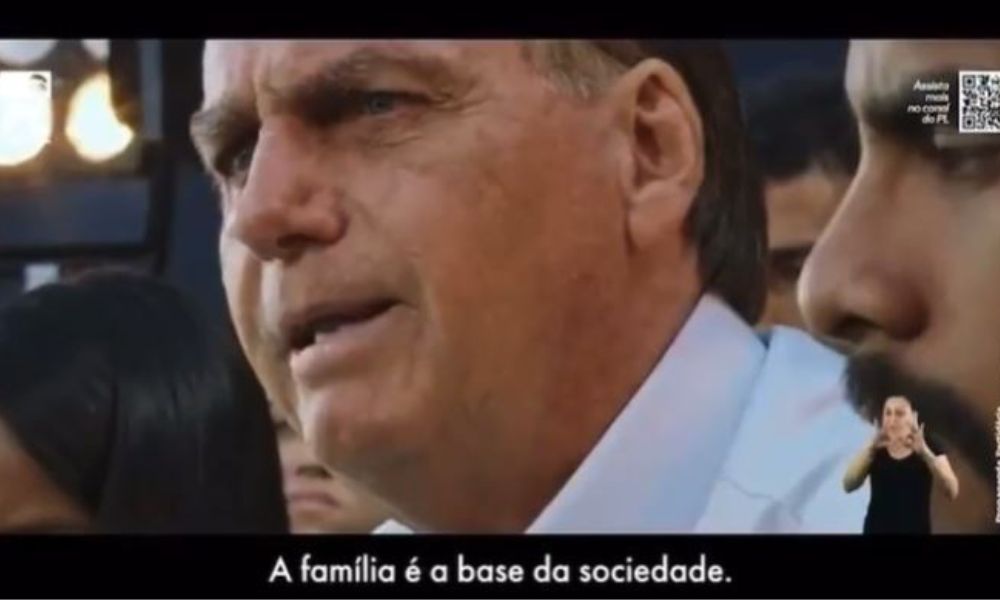 Em primeira inserção na TV, Bolsonaro foca em jovens e diz que ‘família é base da sociedade’