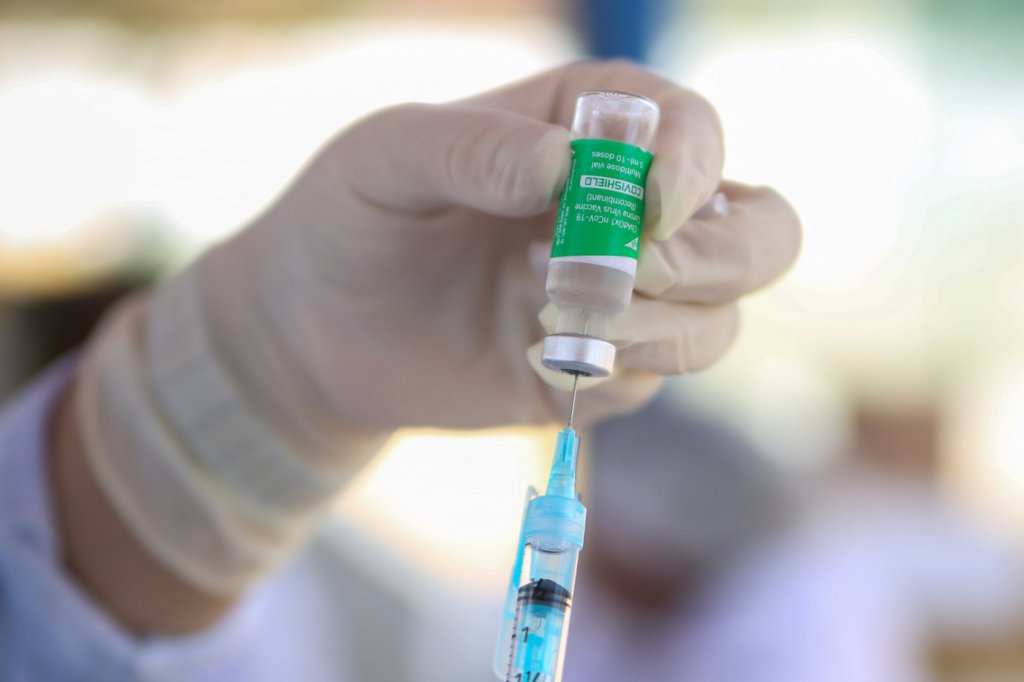 OMS recomenda manutenção de campanhas que usam vacina de Oxford