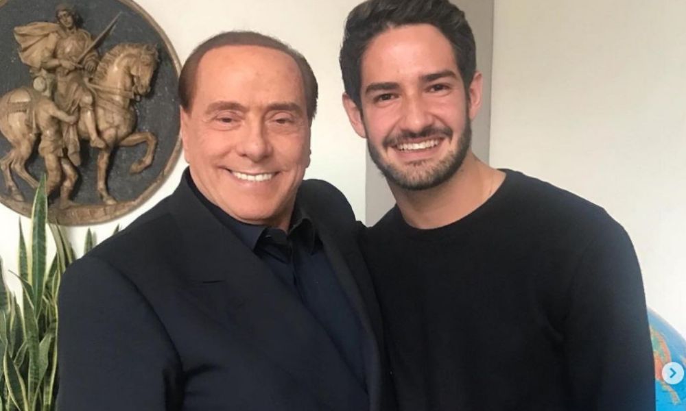 Pato presta homenagem para ex-sogro Silvio Berlusconi