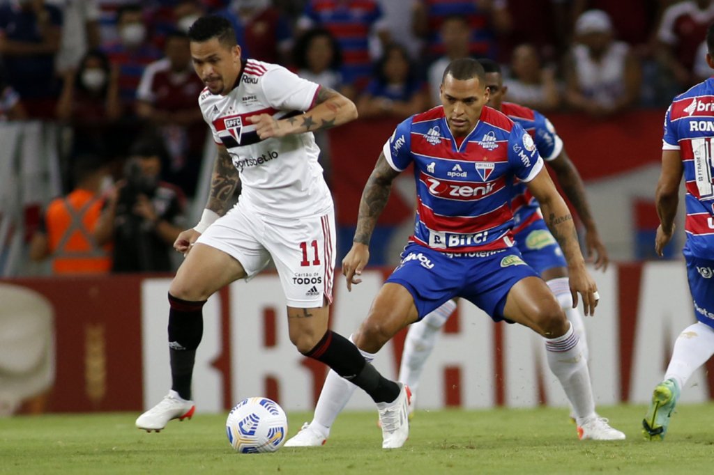 Com gol de falta de Benítez, São Paulo busca empate contra o Fortaleza na Arena Castelão