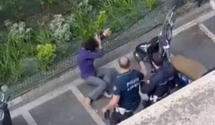 Mulher trans brasileira é espancada por policiais em Milão
