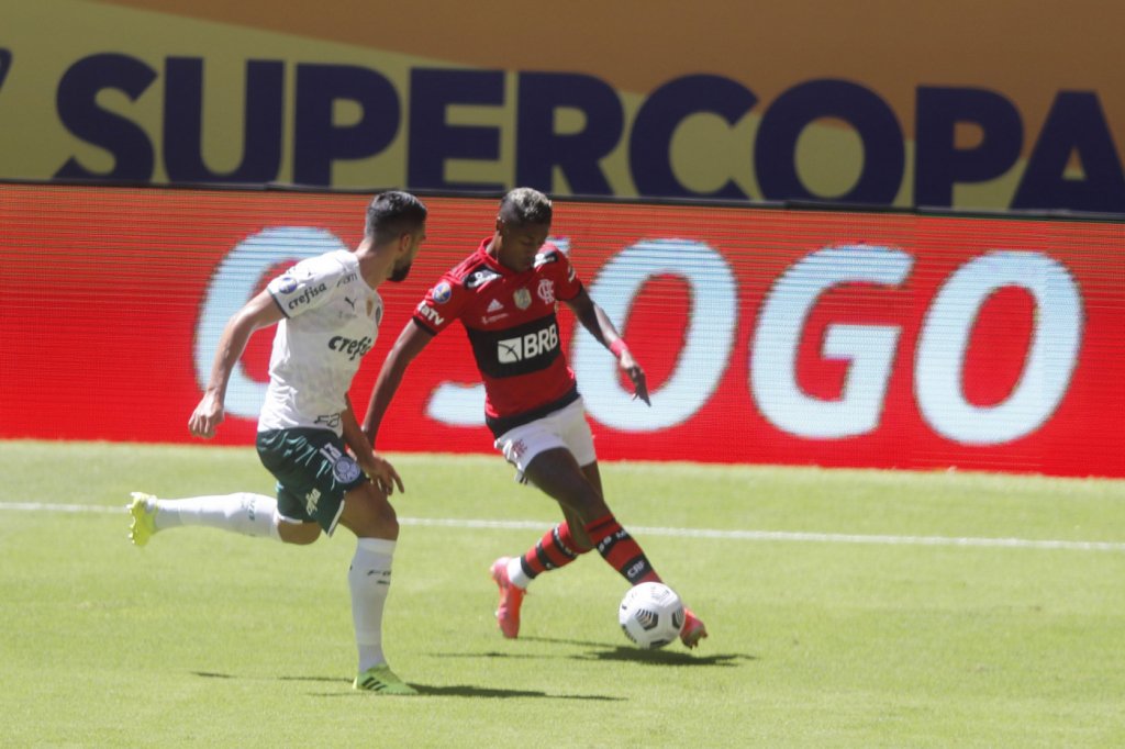 Flamengo x Vasco: De Arrascaeta sofre entorse e vira desfalque em clássico pelo Carioca