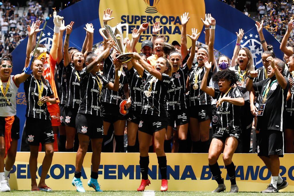 Corinthians vence Grêmio e conquista título inédito na Supercopa Feminina