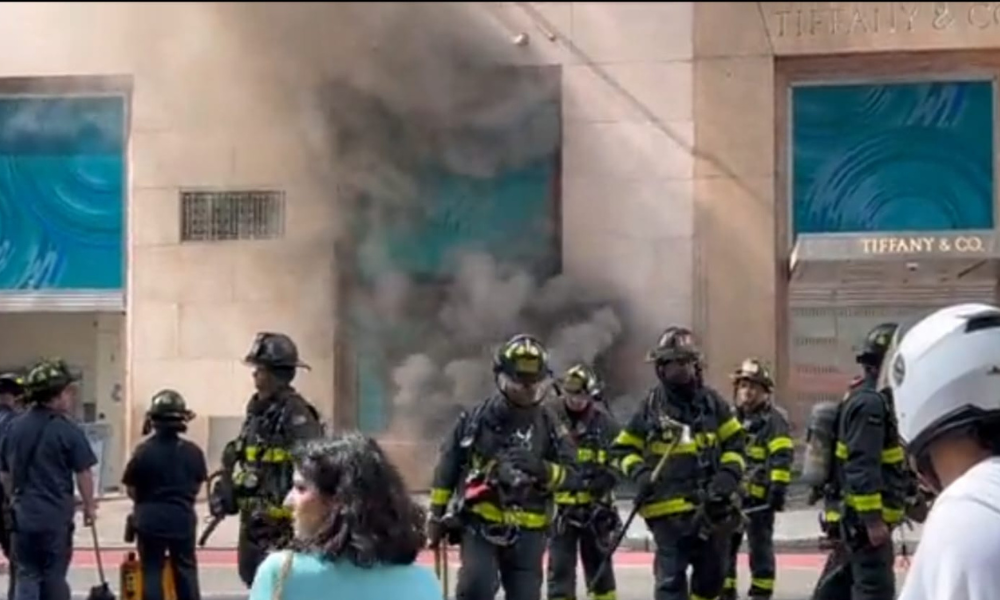 Incêndio atinge loja de joias da Tiffany’s em Nova York