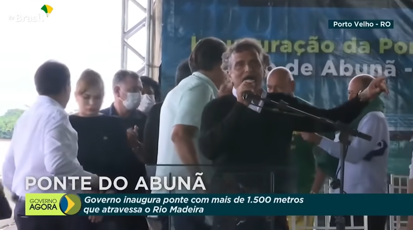 Nelson Piquet participa de evento com Bolsonaro e ataca rede de televisão